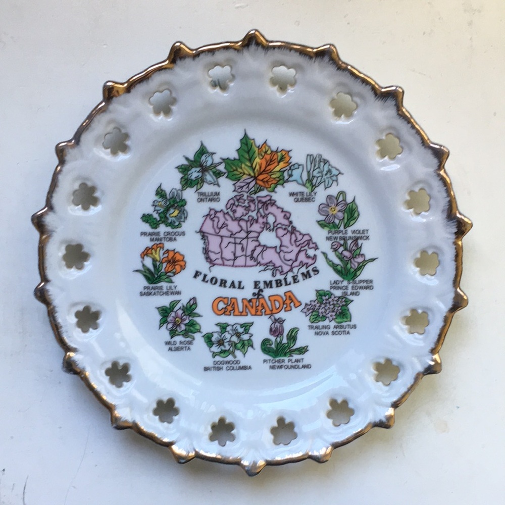 Canada Travel Souvenir Floral Emblems Plate Gold Trim Province Territory Flowers